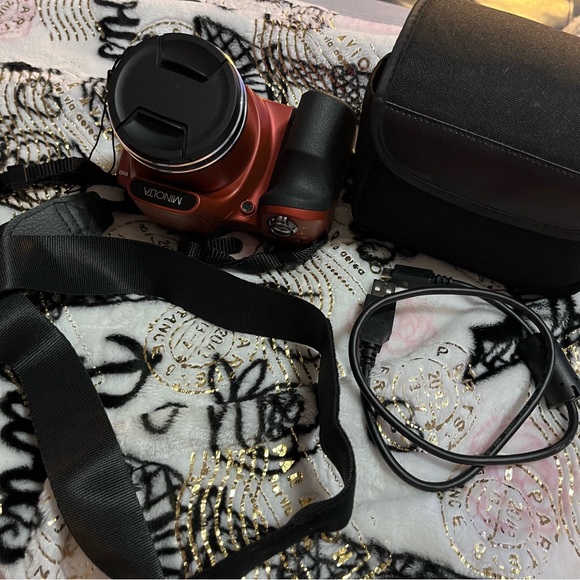 Only used once Minolta digital camera - Picture 2 of 13